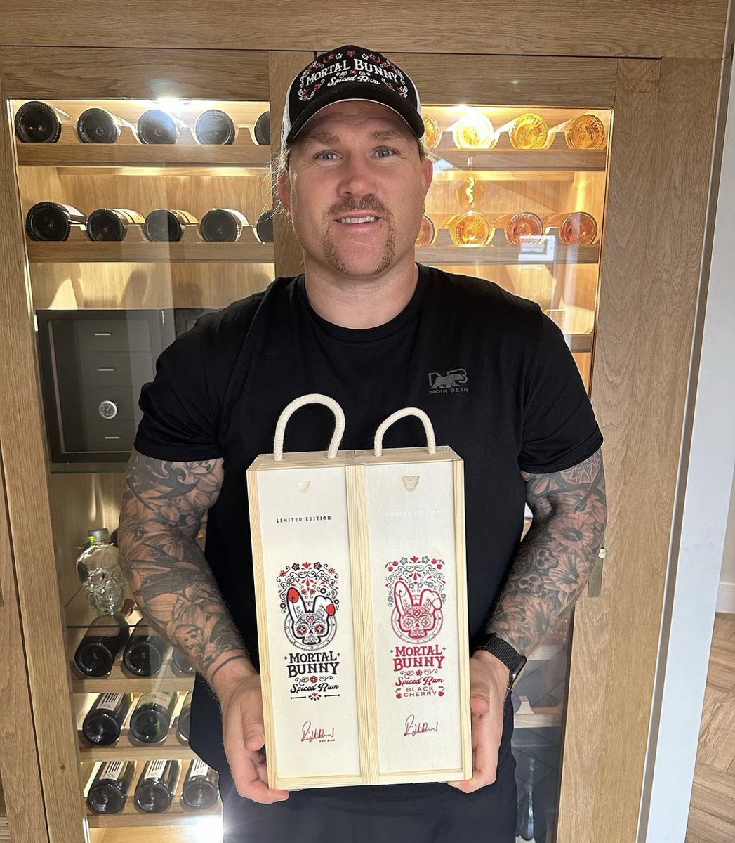 Mortal Bunny Rum (@mortalbunnyrum) on Twitter photo LOOK WHO HAS A FRIEND πππ
.
New Limited Edition Boxes π₯π₯
Original and now Cherry are live on the website, perfect for Christmas ππ
πΌ.
.
Any companyβs looking for the perfect corporate gifts this Christmas drop me a DM and Iβll do my best get it sorted for you π°π°ππππ LOOK WHO HAS A FRIEND πππ
.
New Limited Edition Boxes π₯π₯
Original and now Cherry are live on the website, perfect for Christmas ππ
πΌ.
.
Any companyβs looking for the perfect corporate gifts this Christmas drop me a DM and Iβll do my best get it sorted for you π°π°ππππ