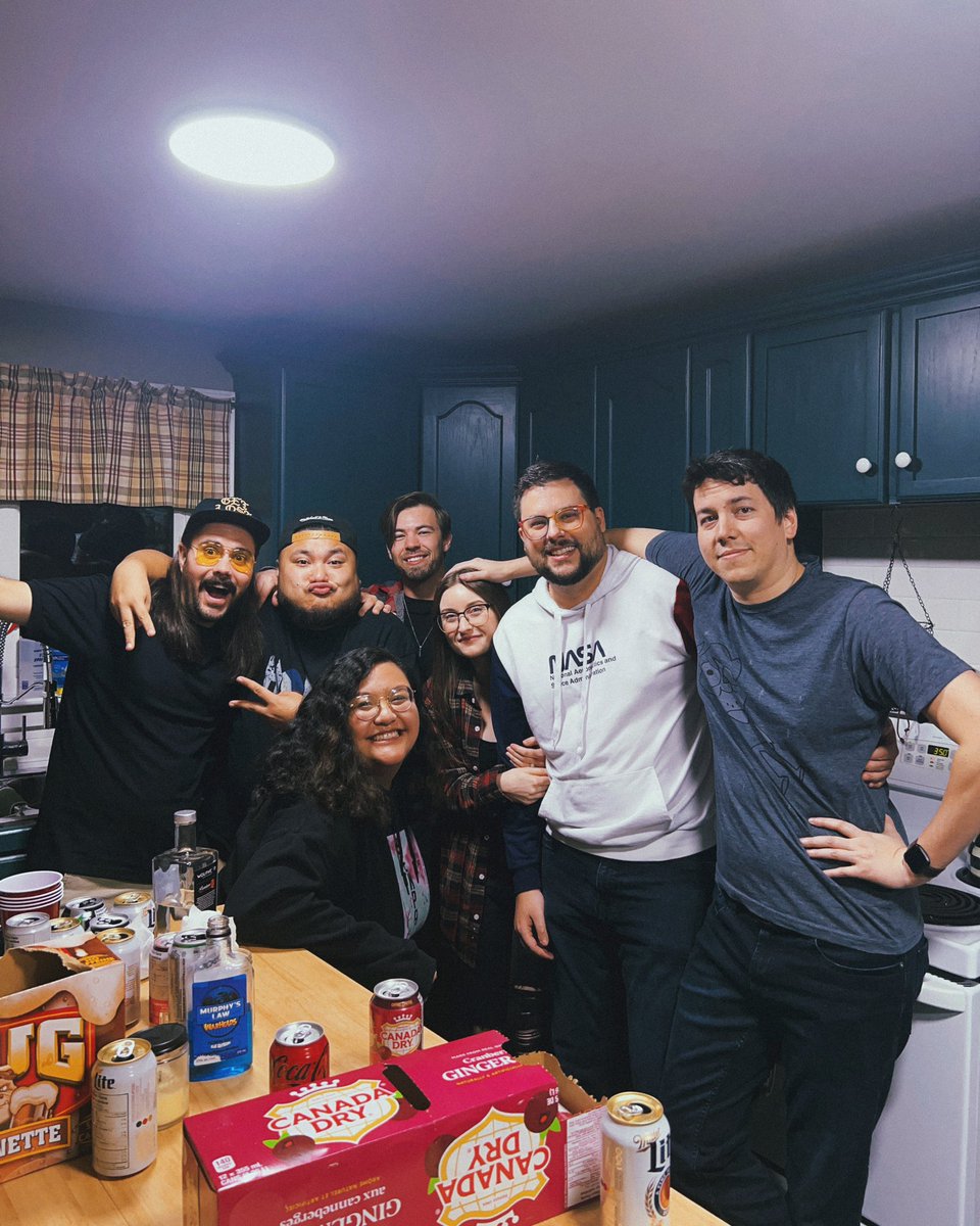 naomilasagna's tweet photo. STREAMERS AND STUFF! We love friendship 🎉💜👾 (insta saw it first) 

@phrozenstein 
@RiceBoyyyTV 
@AyyyGeezer 
@Mekynism 

#TwitchStreamers #twitchcommunity https://t.co/Fnn7qdpAra