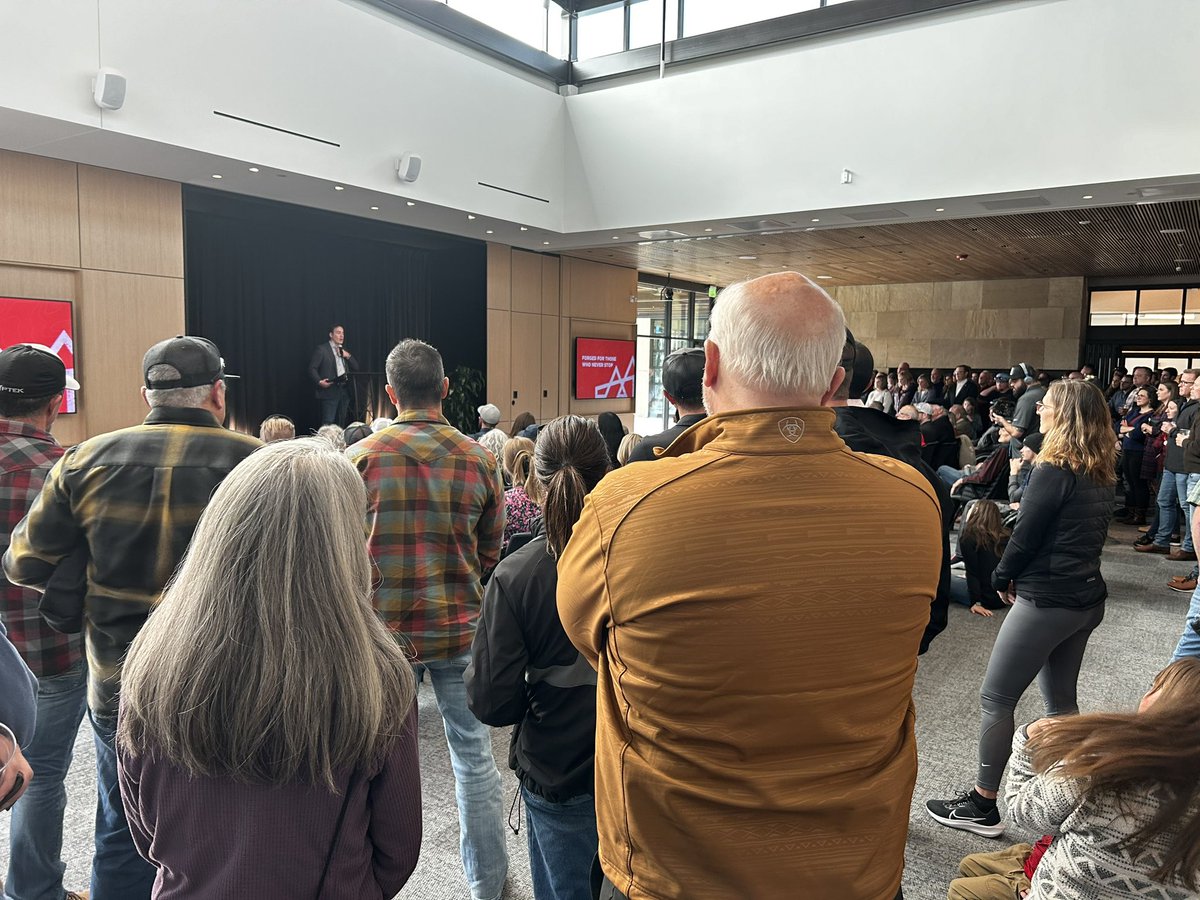 Happy Veterans Day to all those who have served &amp; are currently serving. I couldn’t think of a better place to celebrate Veterans Day than with my scuba buddy &amp; the opening of The Idaho Outdoor Fieldhouse! #HappyVeteransDay2023 #HopeUnseen