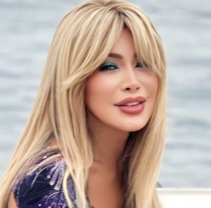 برأيكم من هي أفضل من غنّت #العيون_السود ؟

#نانسي_عجرم  #نوال_الزغبي