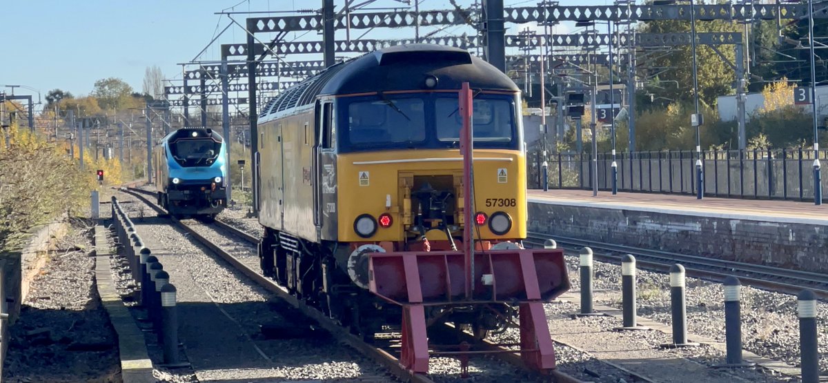 PlatformEdge1's tweet image. Another special visitor at Rugby!

68019 arriving into Rugby to take 57308 as they head towards Daventry #Class57 #Class68