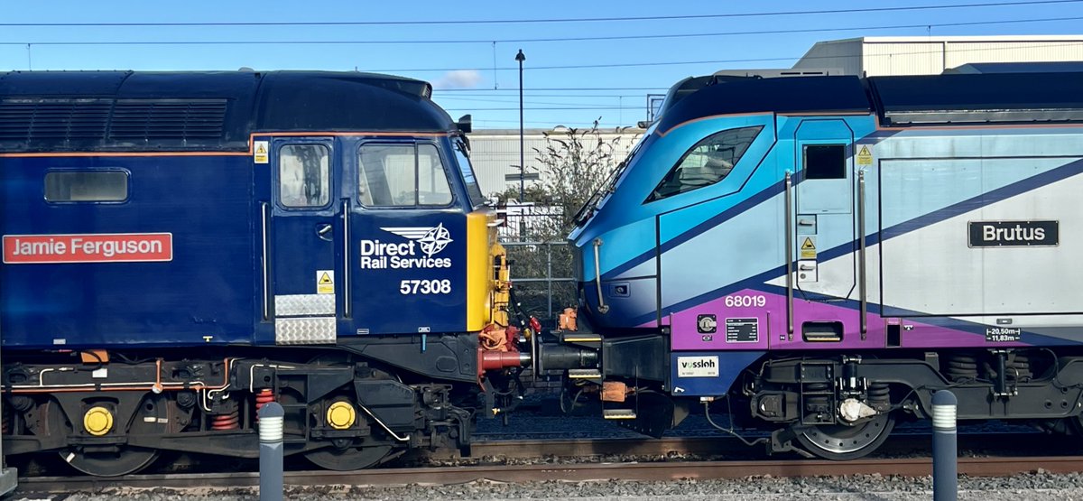 PlatformEdge1's tweet image. Another special visitor at Rugby!

68019 arriving into Rugby to take 57308 as they head towards Daventry #Class57 #Class68