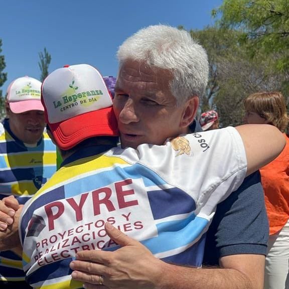 claudiojpoggi's tweet image. Gracias por la invitación al Club Chancay para ver un entrenamiento de los Cachorros XV, un hermoso grupo de jóvenes con discapacidad que practican el deporte del rugby. Felicitaciones al Club, a los Profes, a los padres y los deportistas !! Hermosa visita, …, oxigeno puro !!