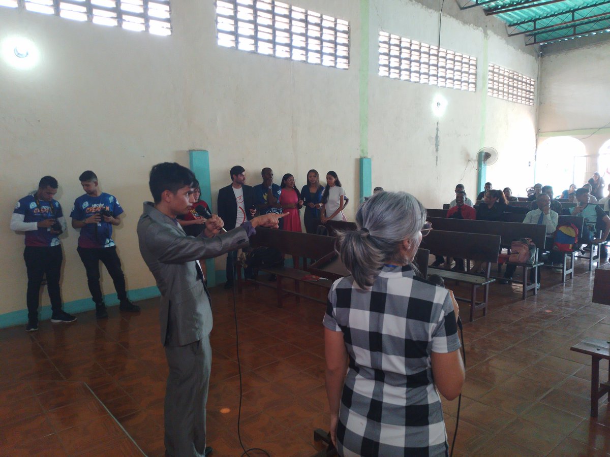 Seminarios sobre guión y dirección de arte dictados por los esposos Hernavid Torres y Yamerlyn Uzcategui #RedesParaJesús 💫