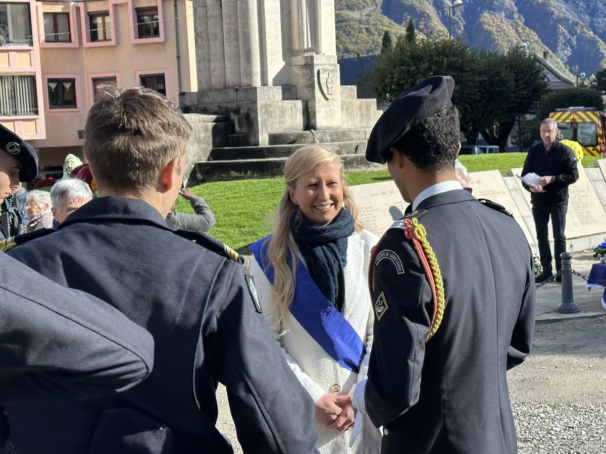 🇫🇷Présente à Saint Jean de #Maurienne pour la commémoration du 11 novembre.

Rendons hommage aux #MortsPourLaFrance et n’oublions jamais leur sacrifice !