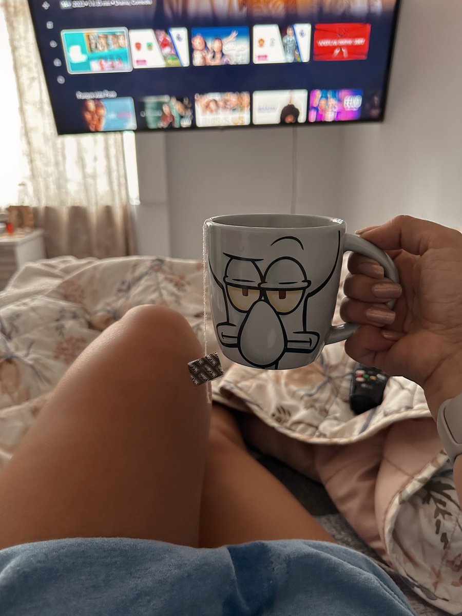 negroboulevar's tweet photo. Sábado. Si puedo estar todo el día en cama después de una semana intensa, lo haré. https://t.co/cO4g1ryvr2