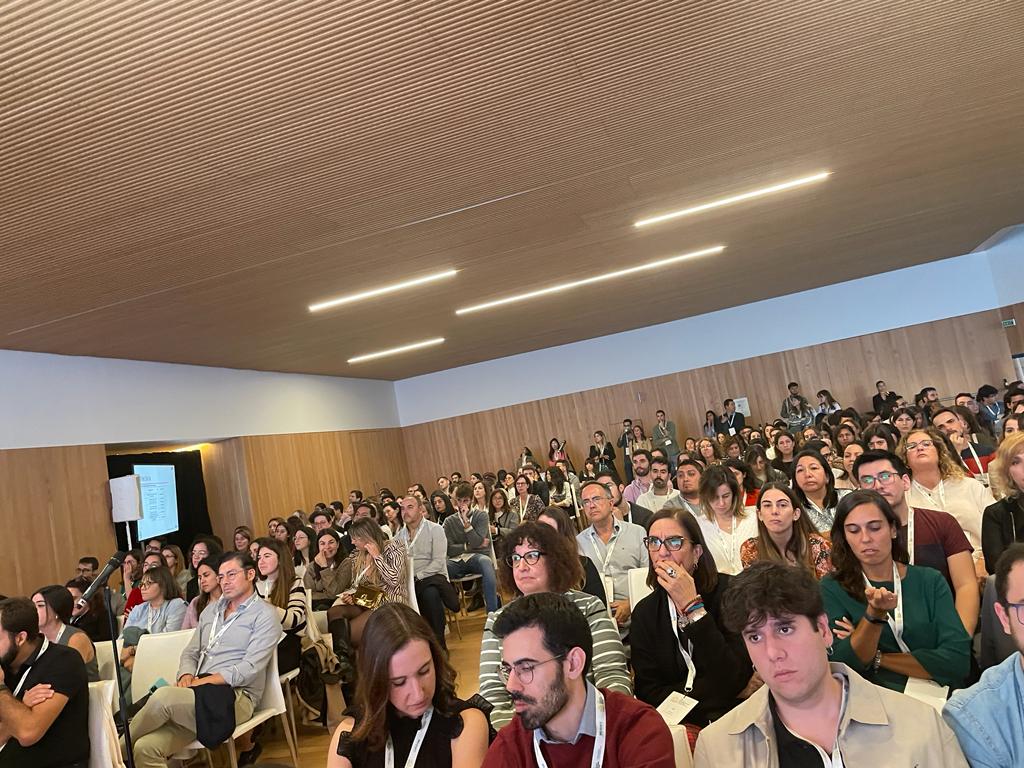 senjoven's tweet photo. Simposio #serjovsen ....sala plena!!
#senefro23.
El paciente nefrológico en la unidad de cuidados intensivos. 
Si no puedes acudir y quieres que te montemos un podcast, dale RT y like al tweet.

@SENefrologia @SOMANEorg
@nefrocat @SVNefro https://t.co/EkuiBcJXBP