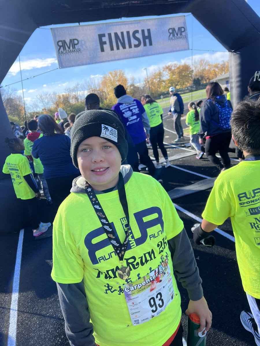 MsPackMCE's tweet photo. Another great Run Wayne Run 2K in the books! Thanks to @BDtrack for putting on an amazing program for our littlest running Giants! Our @McClelland_ES 🐻did amazing! #WeAreWayne https://t.co/dCzjZKyrzh