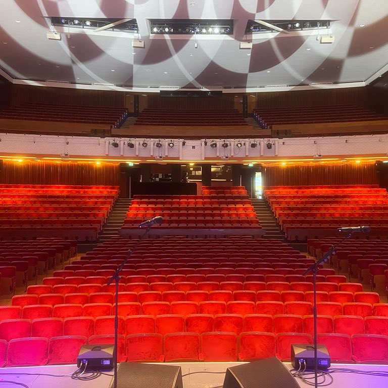Eastbourne, we are here and looking forward to another fun night! #ontour #ontheroadagain #jamesmartintour