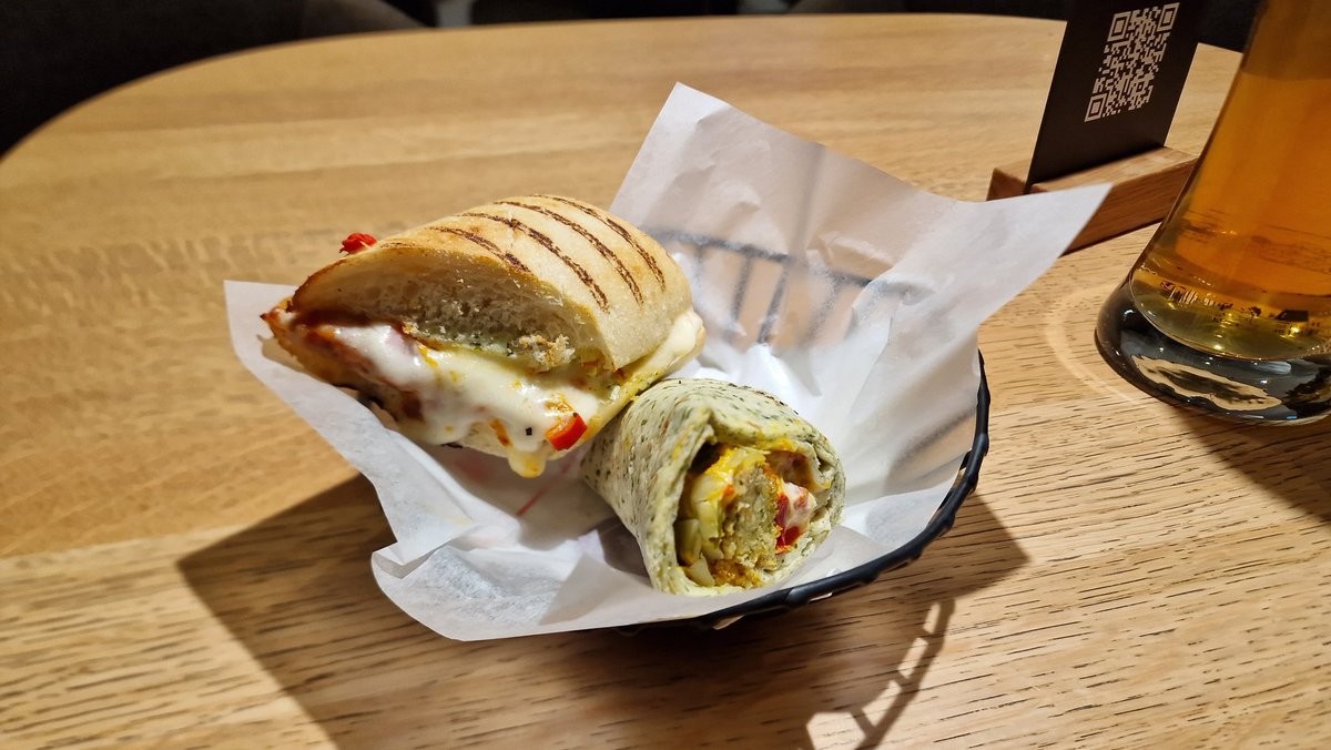 weakmath's tweet image. After a full day of #lecturing, its time for #DB  #lounge!