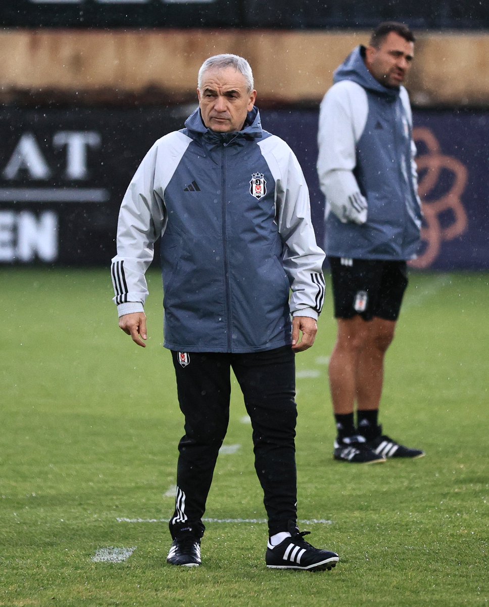 Besiktas's tweet photo. 💪  @RCALIMBAY https://t.co/hDhivhHBPI