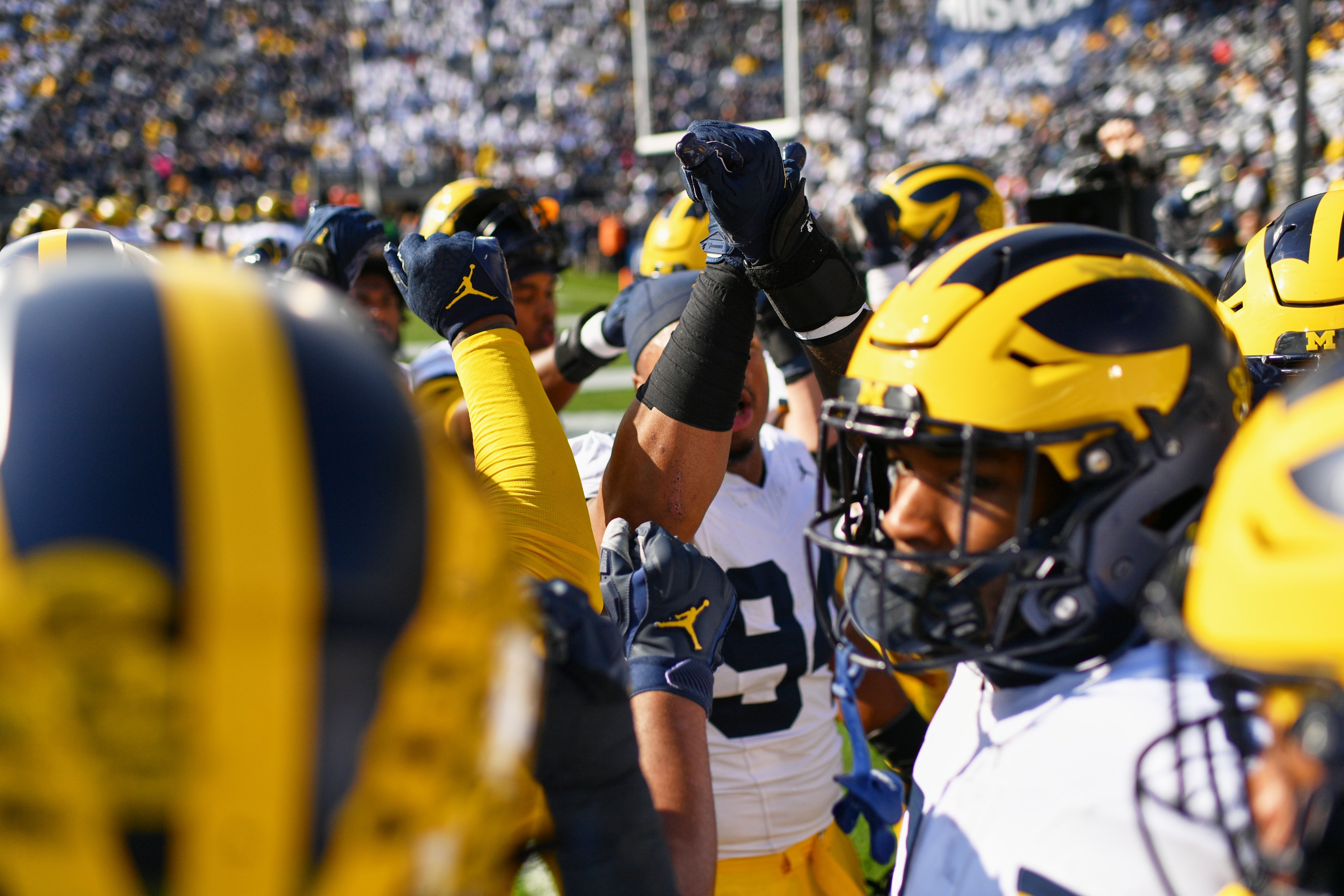 Michigan Football on X: "〽️ 📺 FOX (https://t.co/smBXASR4Mx) 🎙️ Michigan  Sports Network (https://t.co/BWsTPauZj9) 📊 https://t.co/s0ISHV7mVA #GoBlue  https://t.co/zRIXe3iiej" / X