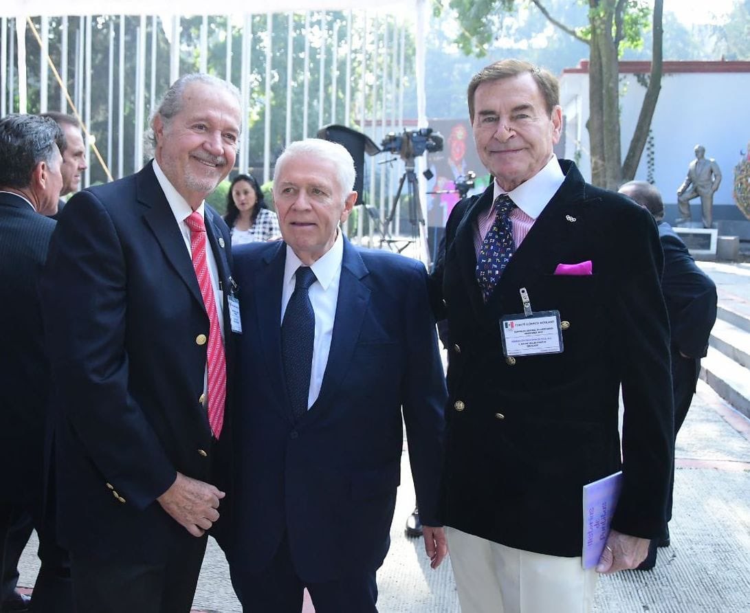 Comité Olímpico Mexicano (@com_mexico) on Twitter photo Nuestra presidenta <a href="/maryjosealcala/">Mari Jose Alcala, OLY</a>, recibe al expresidente del COM, Carlos Padilla Becerra, a quien se le entregará la oden olímpica, máxima distinción que otorga el COI por su contribución al movimiento olímpico.
#TodosSomosOlímpicos Nuestra presidenta <a href="/maryjosealcala/">Mari Jose Alcala, OLY</a>, recibe al expresidente del COM, Carlos Padilla Becerra, a quien se le entregará la oden olímpica, máxima distinción que otorga el COI por su contribución al movimiento olímpico.
#TodosSomosOlímpicos