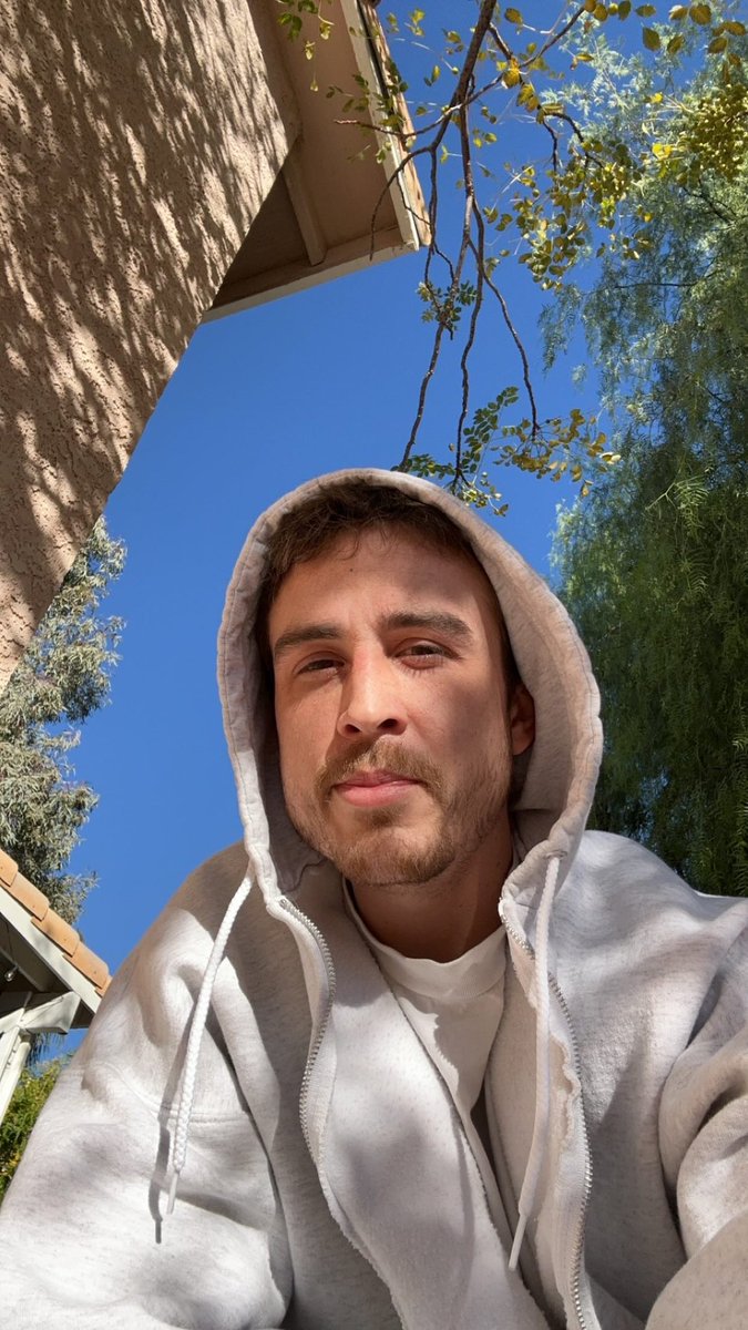 Simon tweet media