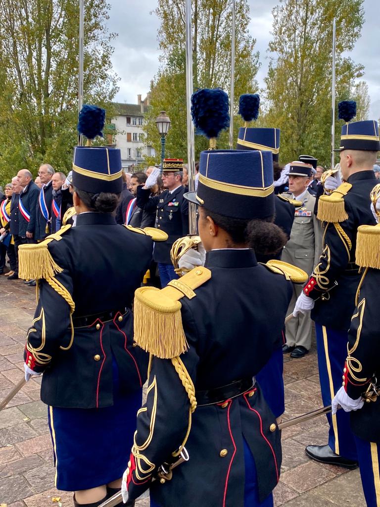 #11Novembre à Melun. 
Honneurs rendus par l'#EOGN, #PromoDuGuesclin, avec les autorités et des Collèges, lycées, #cordéesdelarésussite, #cadetsdelagendarmerie présents avec nos porte-drapeaux. 🙏🙏
#devoirdememoire
#CentAnsDeLaFlamme
#VotreHistoireNotreHistoire