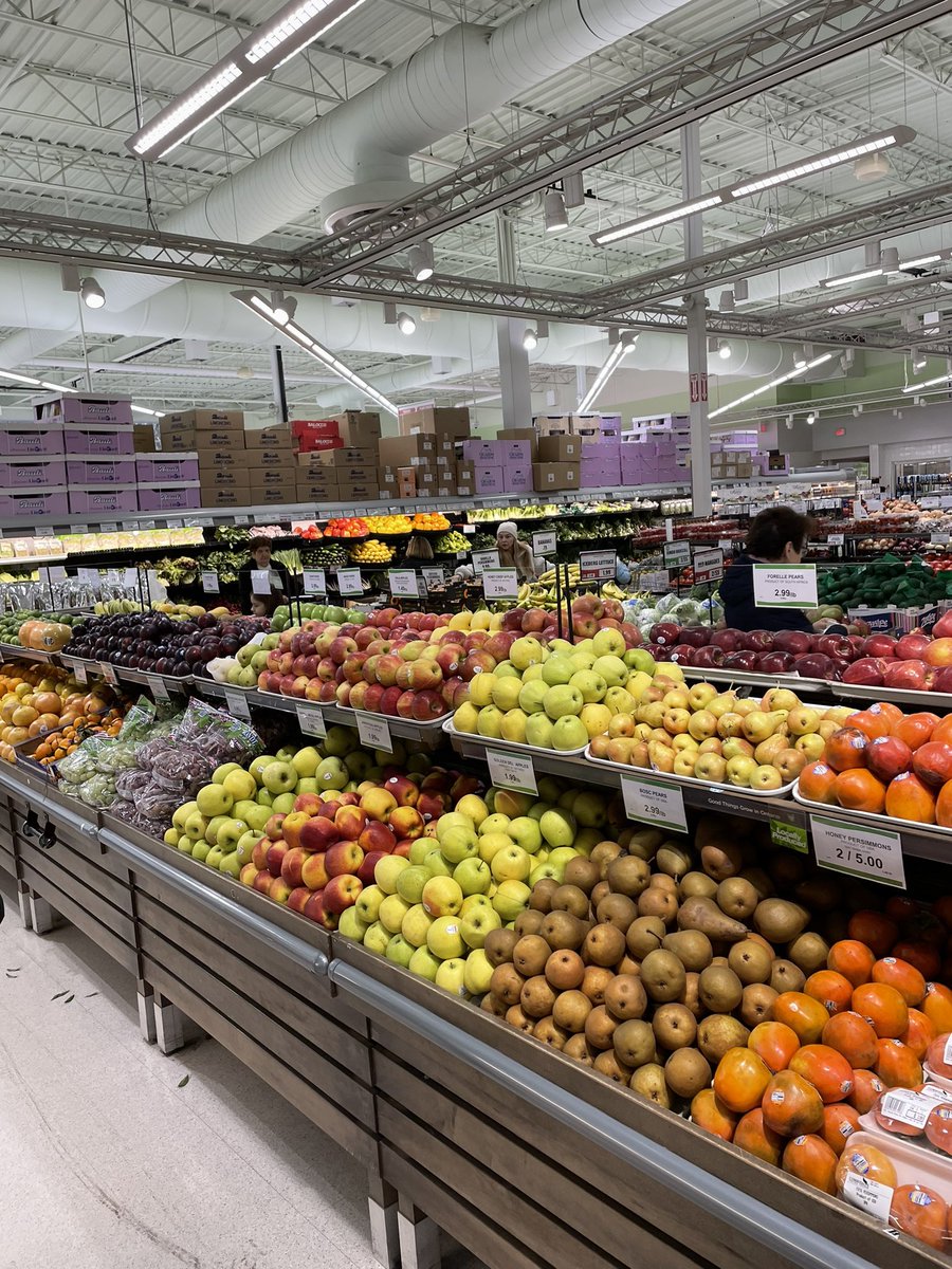 977HTZFM's tweet image. @commissos is celebrating their 13th Anniversary at Thorold Stone Road and we are here to show our support! @ProjectSHARE_NF is also on location accepting donations so stop by to say Hi and help out during this time of need! #ProjectSHARE #NiagaraFalls #OurCommunityAtWork