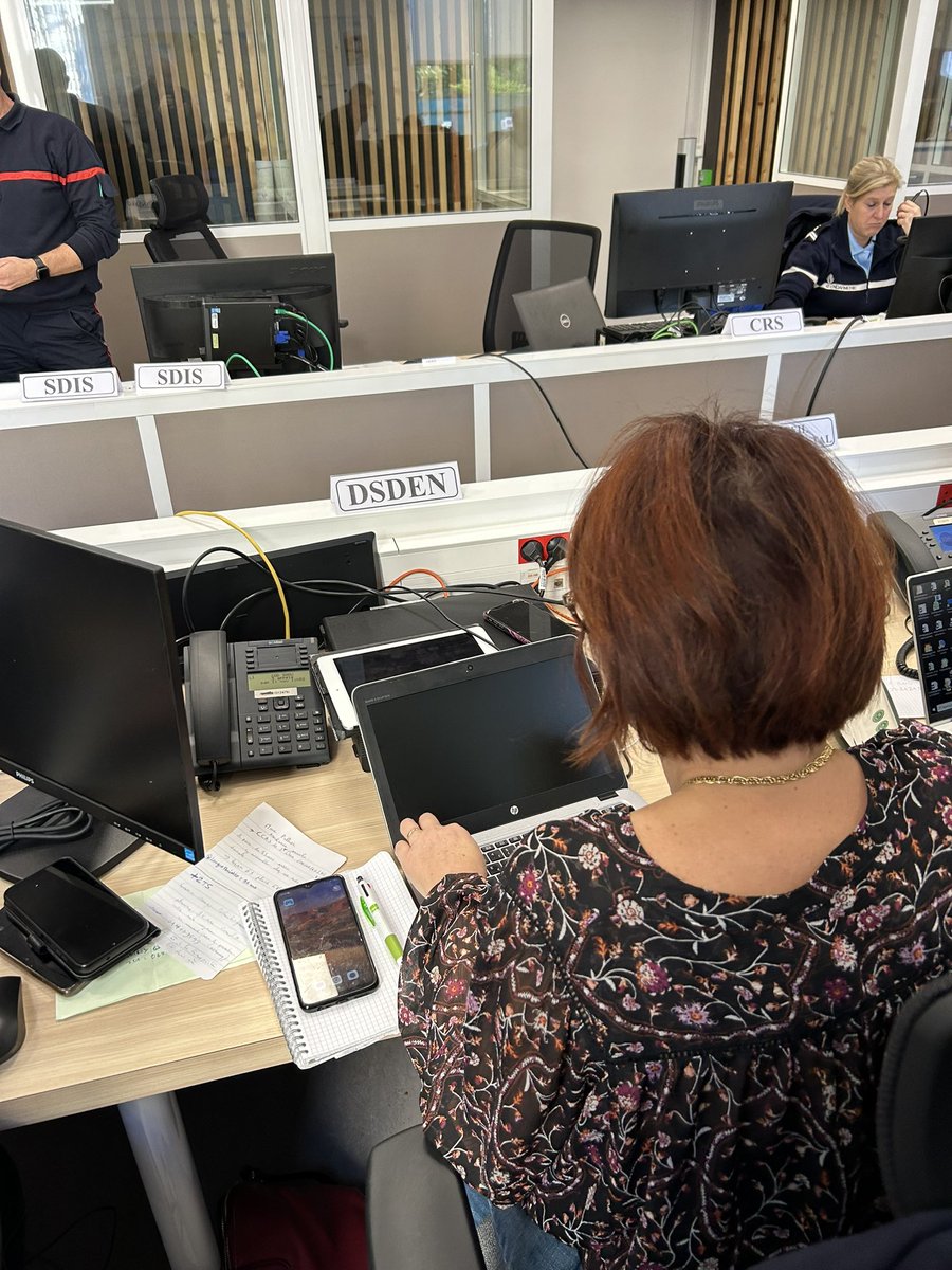 RibaudRoger's tweet image. Les équipes de la dsden se relaient et se mobilisent avec les services de l&apos;état tous engagés au service du departement. 
Liens constants avec les élus, le conseil dept et regional au service de nos eleves avec les directions sur le terrain #perdir #ien @AcLille