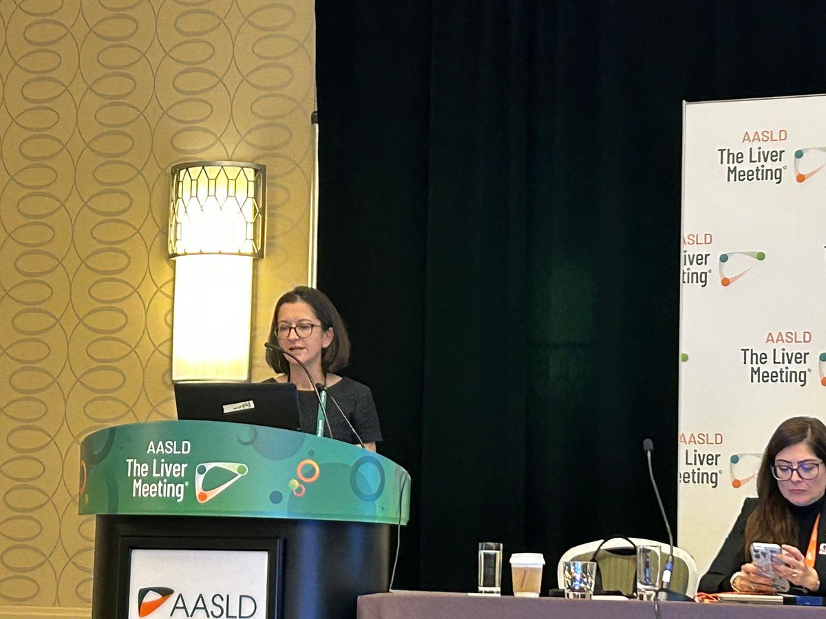 A full room for @LuciaPossamai @ImperialMDR @IHepatology speaking at #TLM23 @AASLDtweets on adaptive and innate immune cells in liver injury from #CheckpointInhibitors #LiverTwitter #LiverImmunology