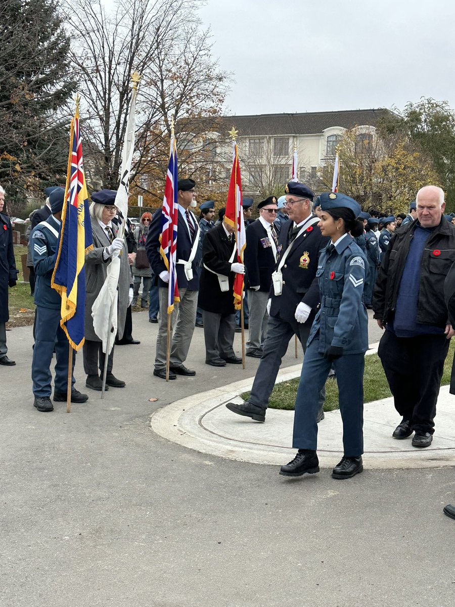 At the eleventh hour on the eleventh day of the eleventh month, joined @RoyalCdnLegion Col. Tom Kennedy Branch #582, placed a wreath on behalf of the Govt of Canada to remember the thousands of Canadians who made the ultimate sacrifice for 🇨🇦 🌺 #RemembanceDay #LestWeForget