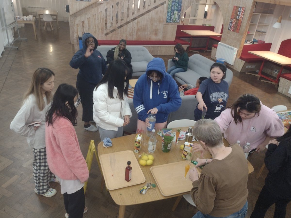 RoedeanHouses's tweet photo. The #Keswick girls enjoyed a relaxing evening of mocktails and facemasks tonight. Some students even used physics to make the prettiest drinks by thinking about the density of liquids #iloveboarding #mocktailmasterclass https://t.co/DRQjvB3e0g