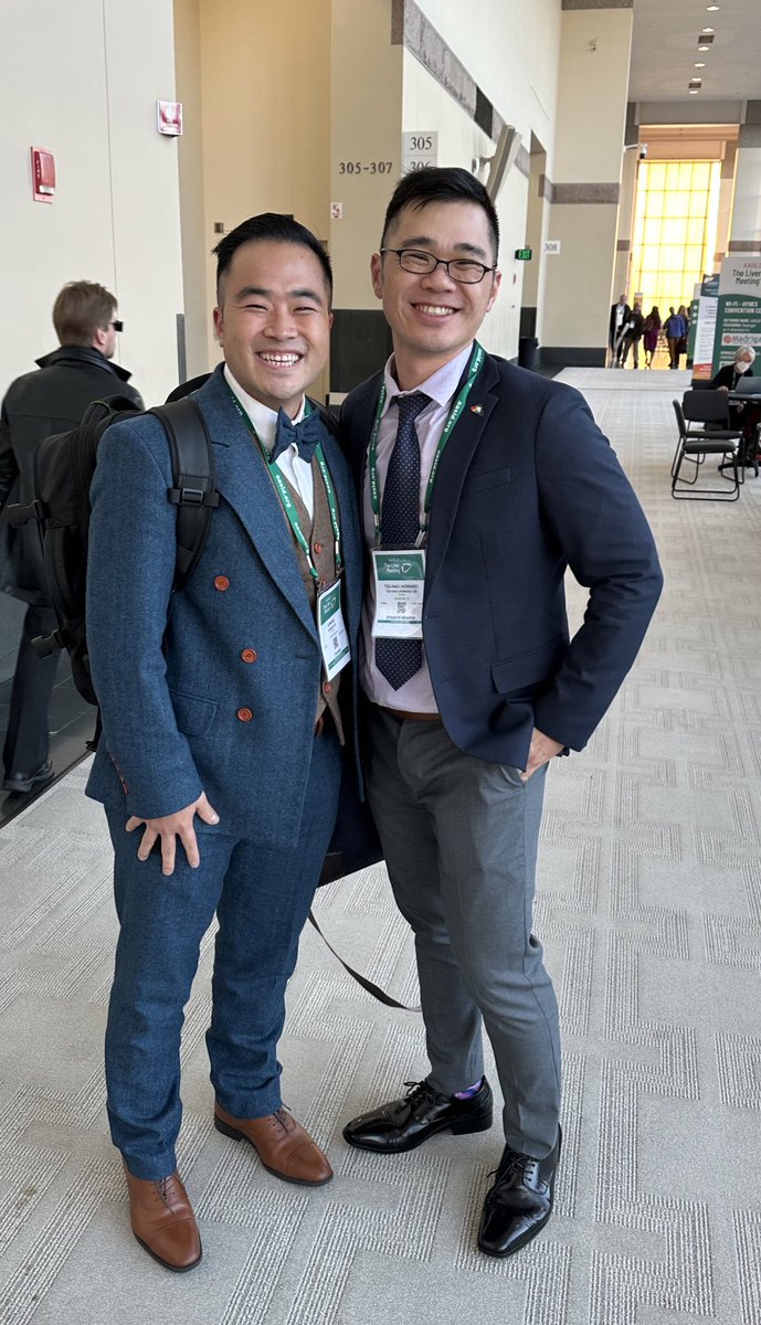 So nice to finally get to meet my🌟twin #LiverTwitter brother (Howard D. Lee) @howiethedoc IRL at #TLM23 Please double-check the email address before you try to contact either one of us to make sure you get the right #HowardLee @JeffreyAKahn @HelenHanMD @AASLDtweets