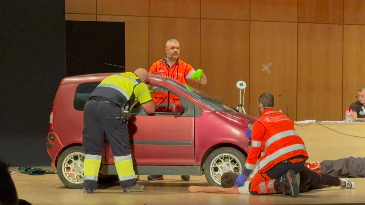 El equipo del SUE del SNS-Osasunbidea <a href="/salud_na/">Salud - Osasuna</a> subcampeón del IV Concurso Nacional de SVA organizado por el <a href="/ConsEspRCP/">Consejo Español RCP</a>. Enhorabuena compañeros.