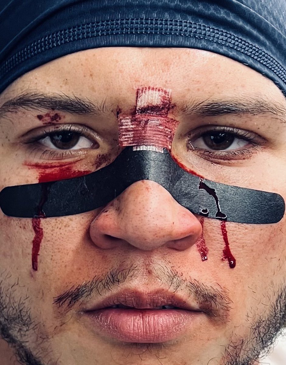 asmilefixer's tweet image. “RAIN,BLOOD, SHIT OR MUD”-@CharlesWoodson