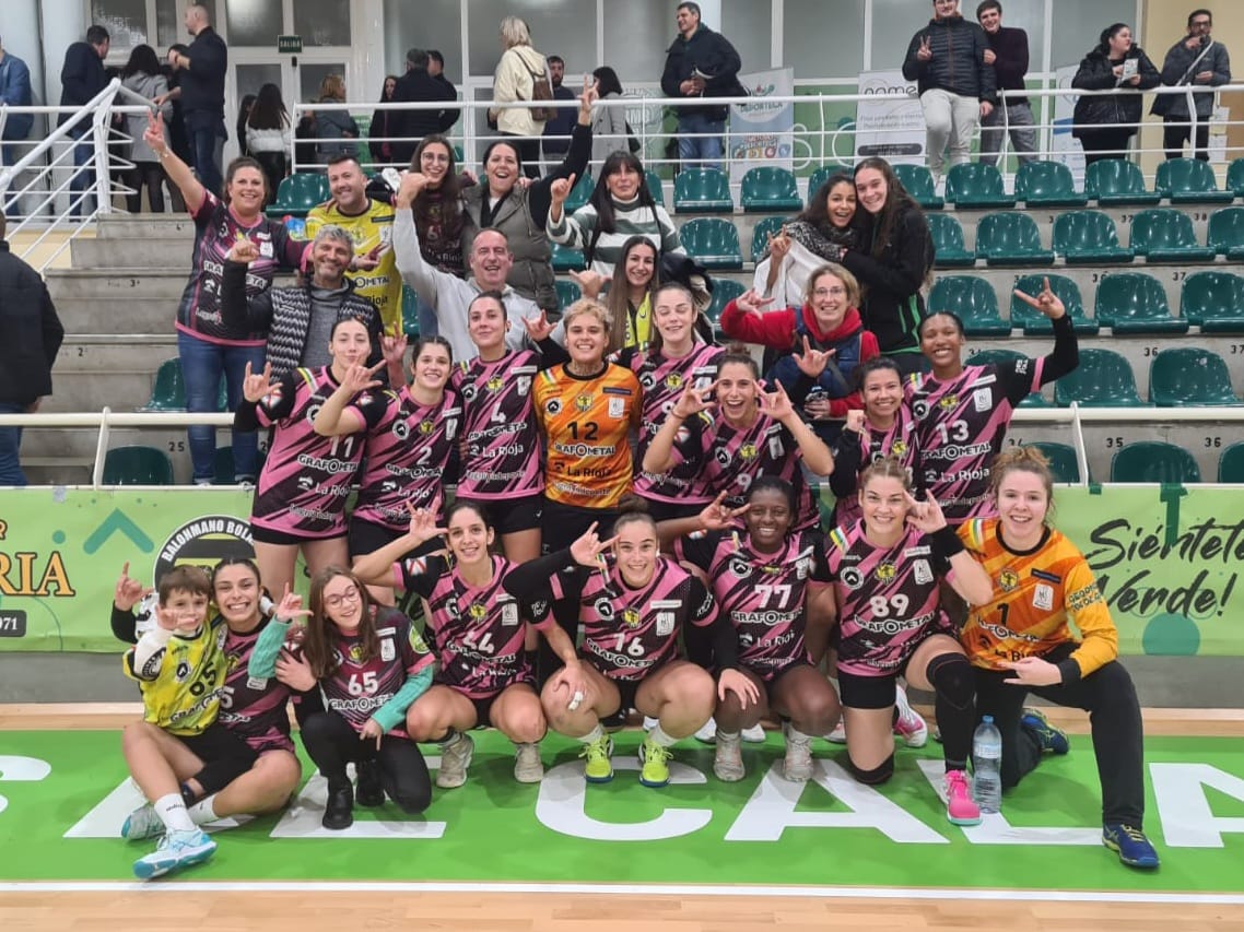 BMSportingLR's tweet photo. Victoria, los dos puntos viajan a Logroño.

Muchísimas gracias a los aficionados que se han desplazado hasta Bolaños y a @CBMB_Official por su magnífico trato.

¡Buen trabajo EQUIPO!

💚💛
#SienteSporting https://t.co/IeQxJ6XygO
