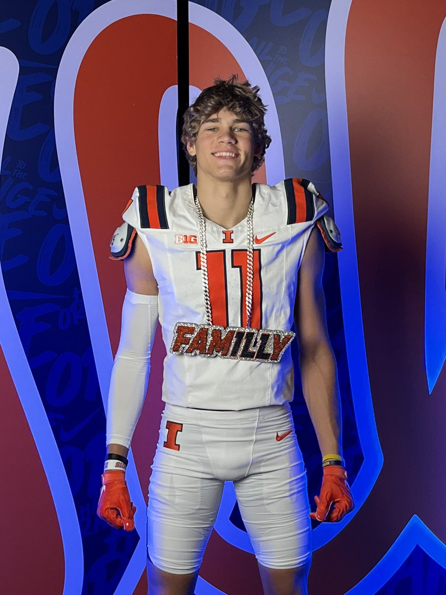 LandonBrooks21's tweet photo. #AGTG Had a great gameday visit to @IlliniFootball! Got a chance to speak with all of the coaching staff and see all of the facilities. And after a amazing conversation with @CharlieBullen I am thankful to receive a offer!

Thank you @CoachMillz_ @Coach_Craig21 and Mike Walker https://t.co/SbqlC7KiM9