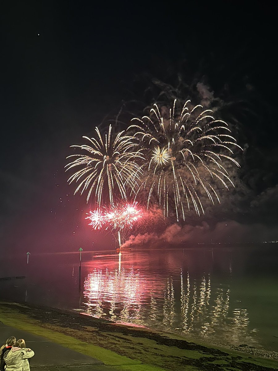 Beautiful Southend Seafront fireworks this evening.