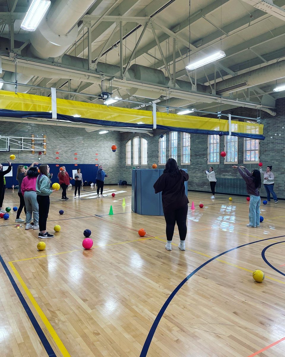 veropeteacher's tweet photo. Another fabulous Saturday spent with elementary majors and watching their #PhysEd lessons come to life! 🤩 @UNC_KiND @UNC_Colorado
@UNCO_TeacherEd
#TeacherEd
#DocStudentLife
#Education
#PhysicalEducation
#Joy https://t.co/6Kto0NkG32