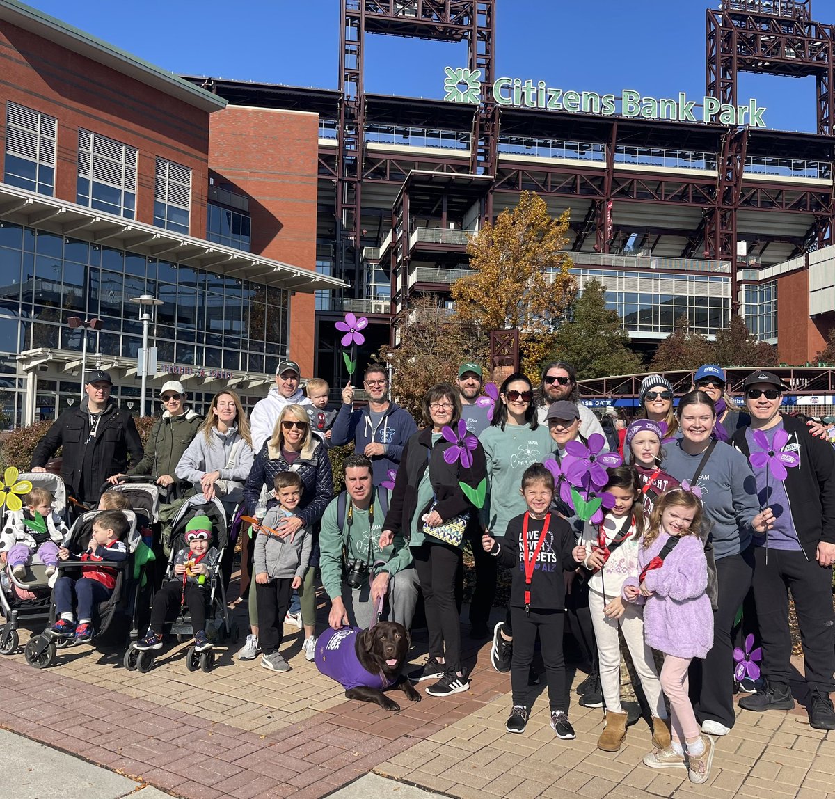 EllenKolo's tweet image. What a fantastic day at the Walk to End Alzheimer’s with my @FOX29philly Family AND my own family “Team Conroy” 💜 We walked in remembrance of our Four loved ones we lost to this awful disease! #walktoendALZ