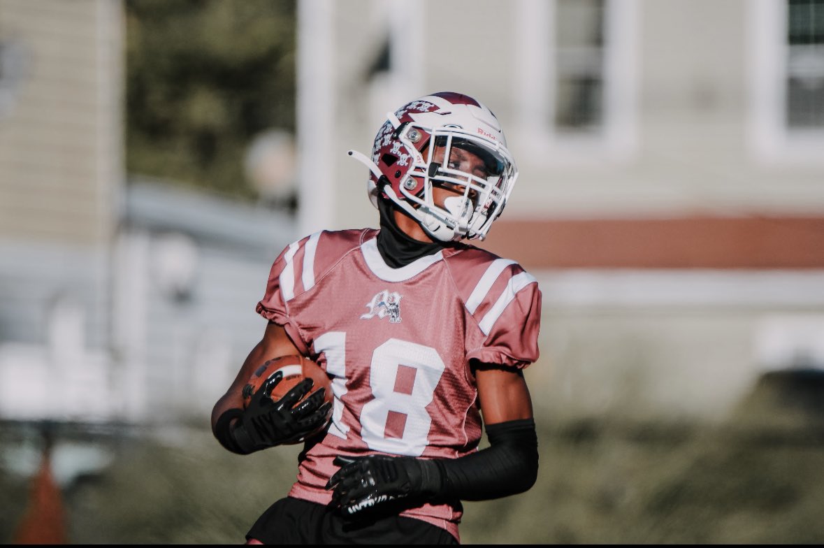 Sophomore Season Highlights - 605 all purpose yards

share.qwikcut.com/650854f1251114… share.qwikcut.com/650854f1251114…