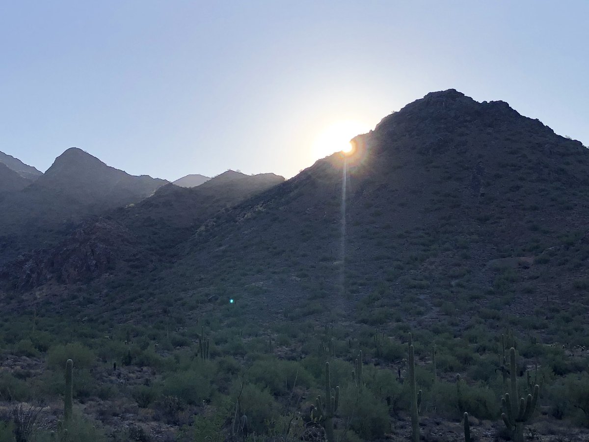 GLChristopher's tweet image. The Gateway Loop Trail in Scottsdale today. Chasing the sun.