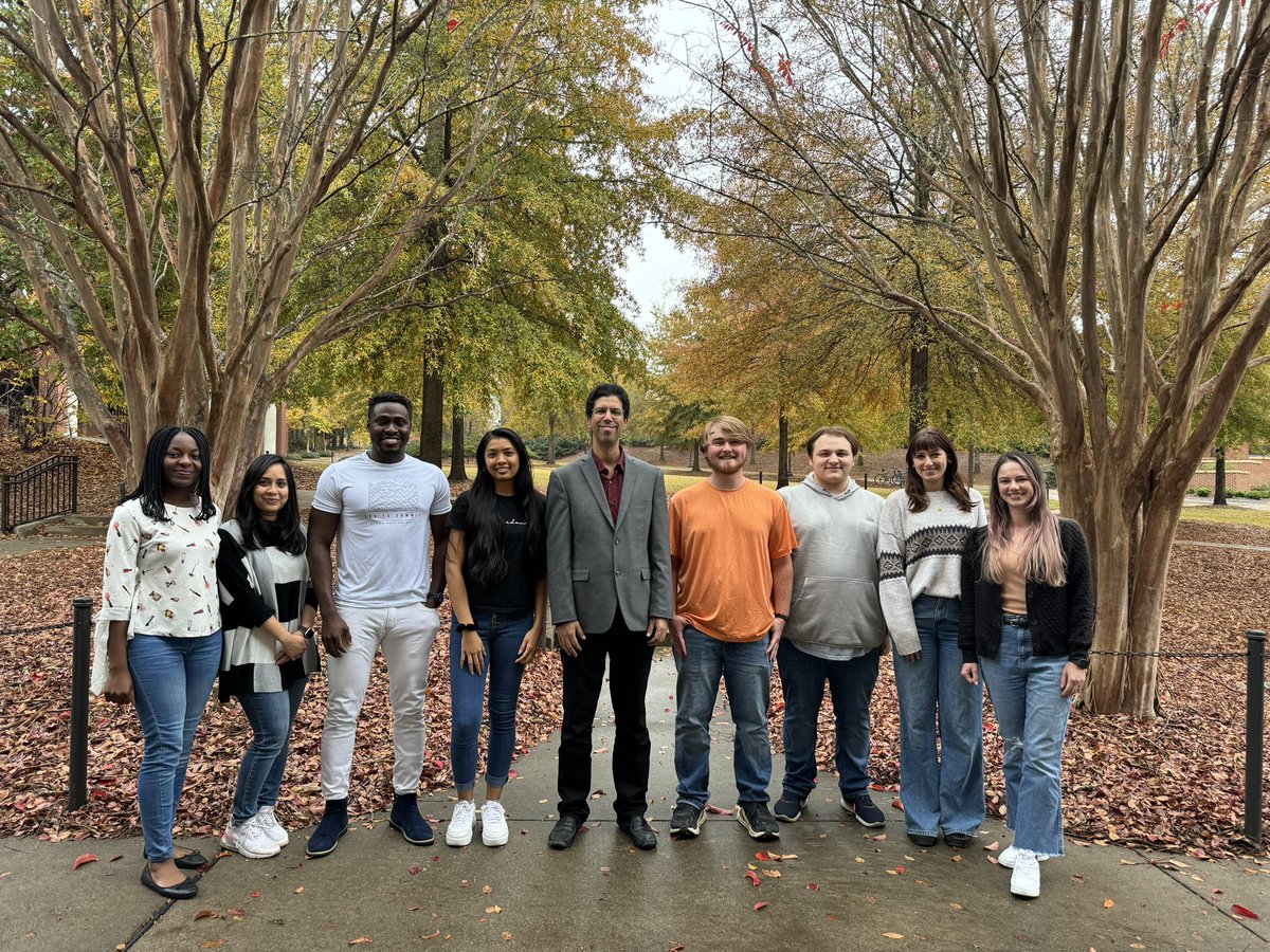 I’m so excited to welcome new members to my research group. This semester we added 3 graduate and 2 undergraduate students in addition to our first postdoc researcher (Jessica Pizzo). Also, we managed to get our new group picture in Jessica’s first day.