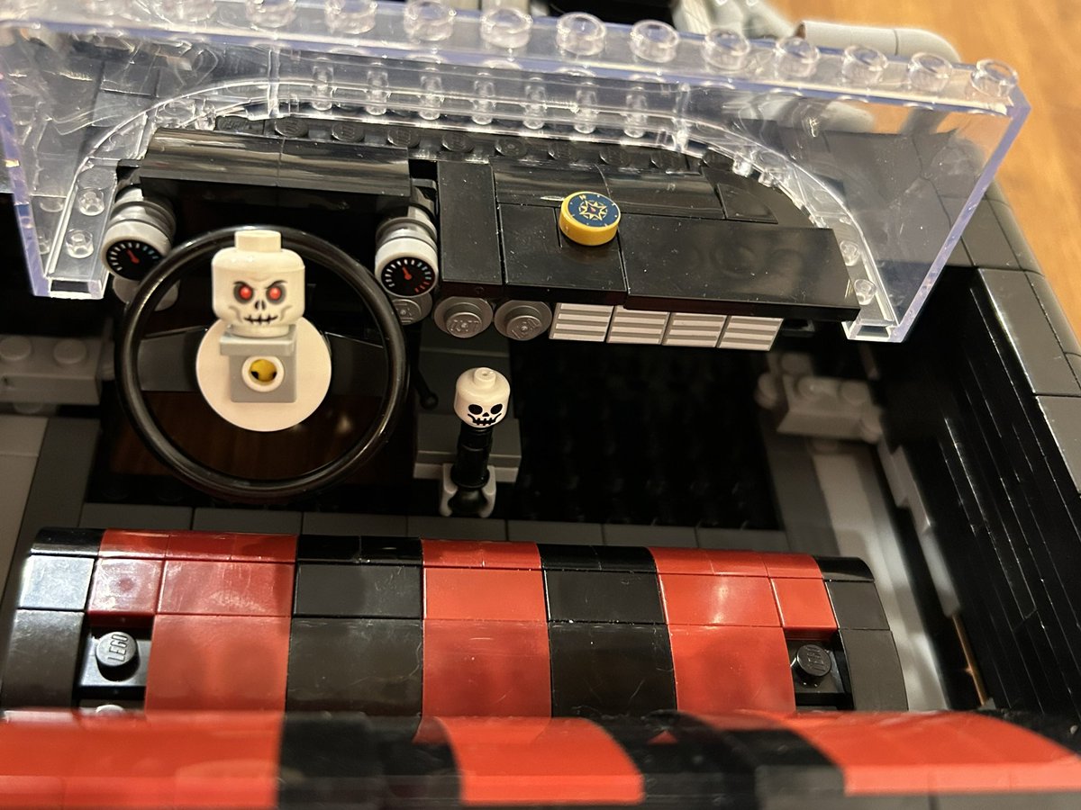 Between sessions writing the new Venus story w Jay Werkheiser and sequels to 'ESPionage: Regime Change' with Tom, I'm still working on LEGO Gigahorse. Here's v3 of the chassis - though angle is still wrong. But exhaust manifold added to engine, and skulls to dashboard!