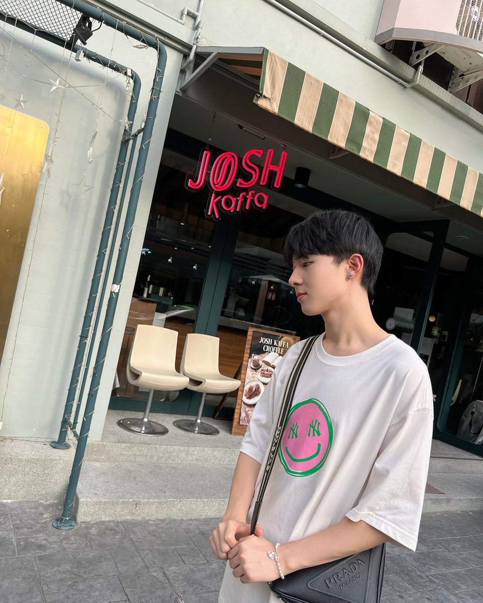 ursunflrw's tweet photo. 𝗗ɑ͟e𝚑ყ𝐮ɴ  ᡴꪫ゜   𝚗𝚎𝚠   ⊹ 𝚞𝚙𝚍𝚊𝚝e゜

Me puse bonito y mi esposo me saco fotos antes de ir al #Wooɑh·데뷔 y por supuesto que soy el más feliz ya qué podremos ver a @wooahzip  y yo estaré gritando mucho. https://t.co/Pxc86fA2w8