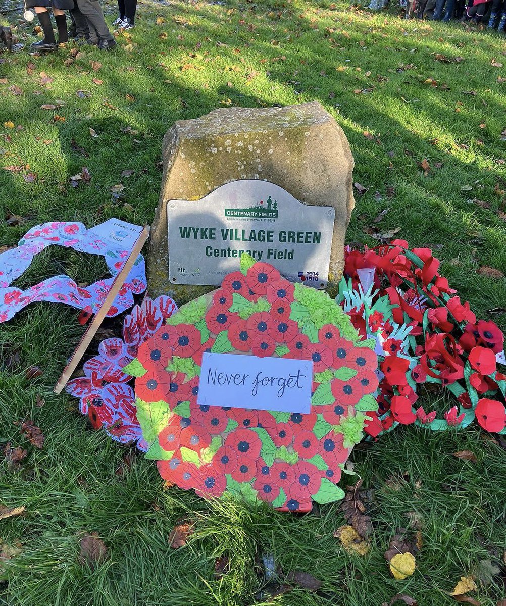 Reevyhill's tweet photo. Our wonderful school councillors paying their respects at Wyke Village Green #ArmisticeDay #RememberanceDay #poppyday #respect #proudtobeourbest #wearereevy https://t.co/nQMq7XC1MK