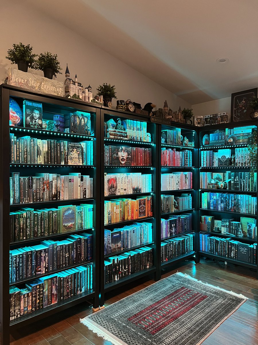 kcsmithauthor's tweet image. New here, but you might know me as Balancingbooksandcoffee over on the gram…or by these bookshelves #AuthorsOfTwitter #authorcommunity #author #booklover #BookTwitter
