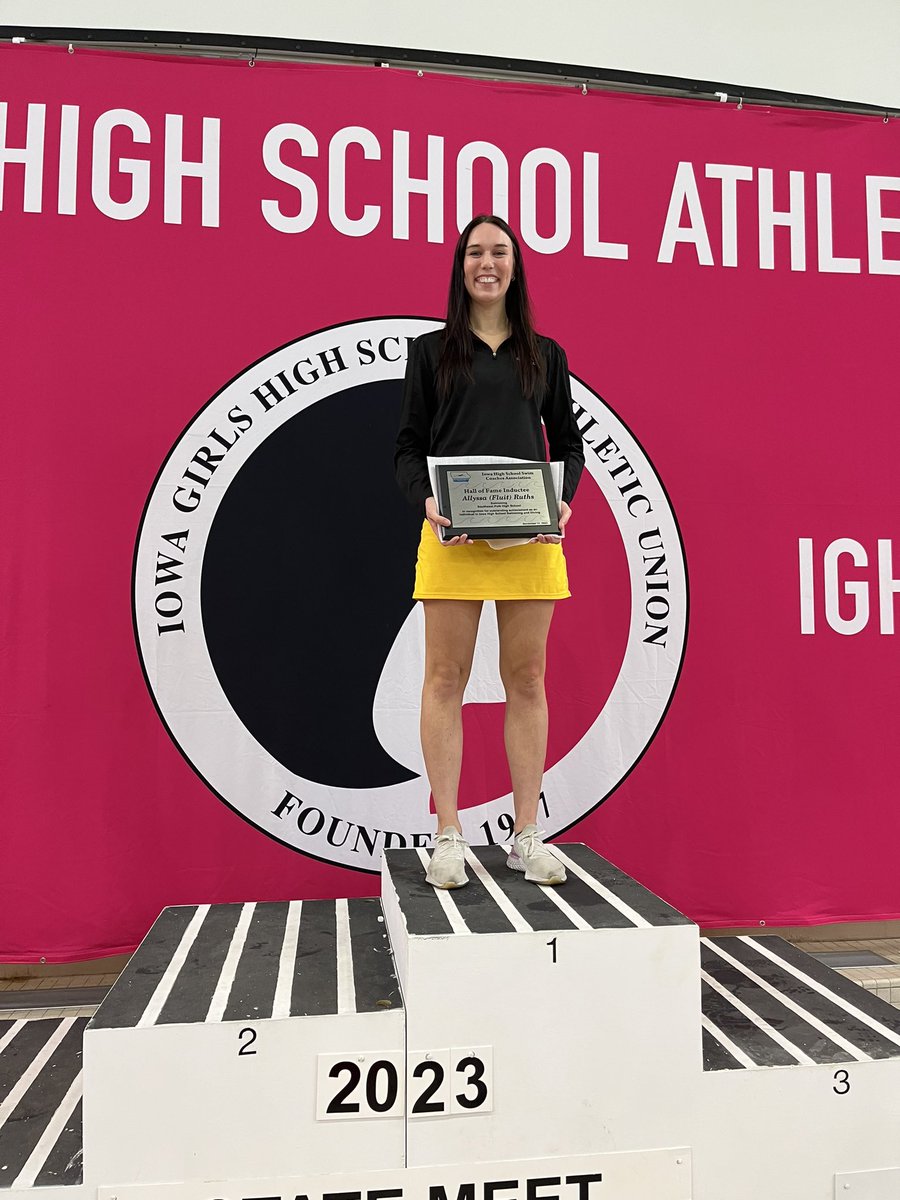SEPSwimDive's tweet photo. OUR HALL OF FAMER 🖤💛🖤💛 https://t.co/kzjxPJ3g4h