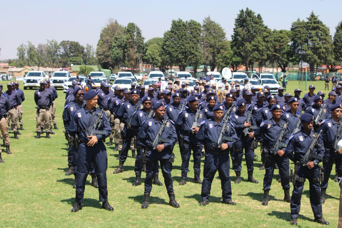 PublicSafetyMMC's tweet image. [IN PICTURES]: The newly launched JMPD TRU plus Crime Prevention and Combating Unit under the leadership of MMC @MTshwaku 

This battalion will confront all criminal threats, from cash-in-transit heists to business robberies, hijackings, kidnappings, and illegal miners.