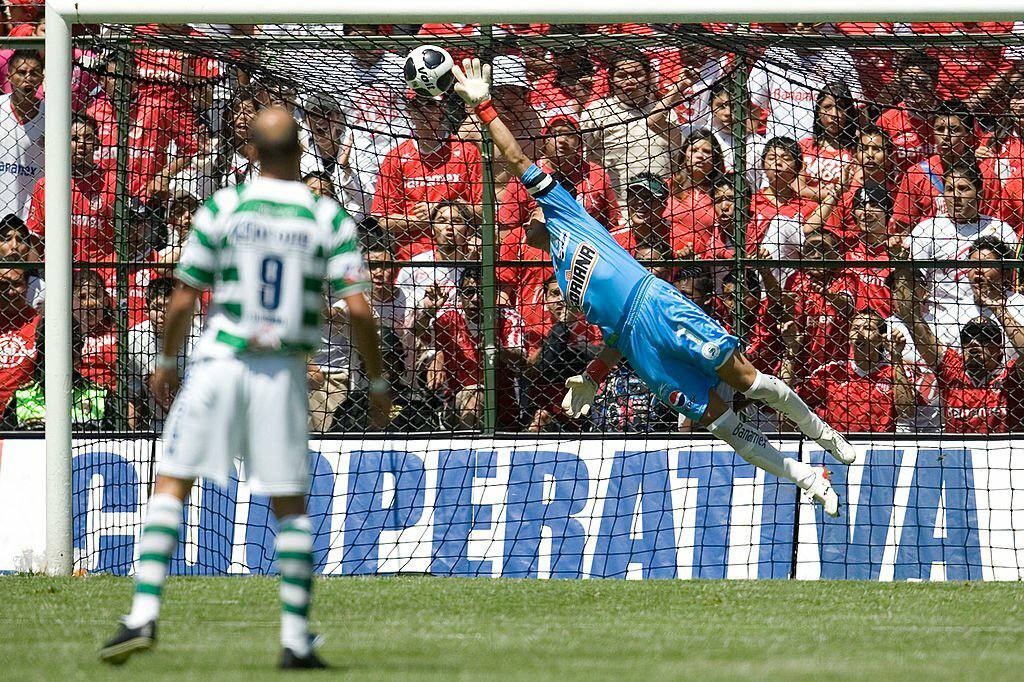 Ser portero significa tener que poner el alma en cada atajada. 🧤⚽️