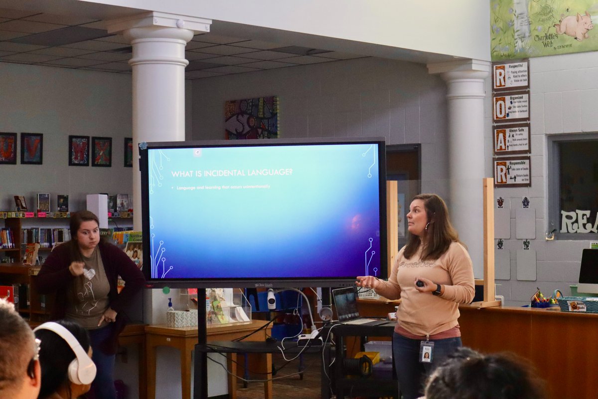 Families had a great time learning together this morning from the FSSD Deaf Education Team! Families learned about the Theory of Mind and ways to engage families in conversation at Thanksgiving Dinner with sign language. #Gentrys #TheoryofMind #DHH #deafawareness