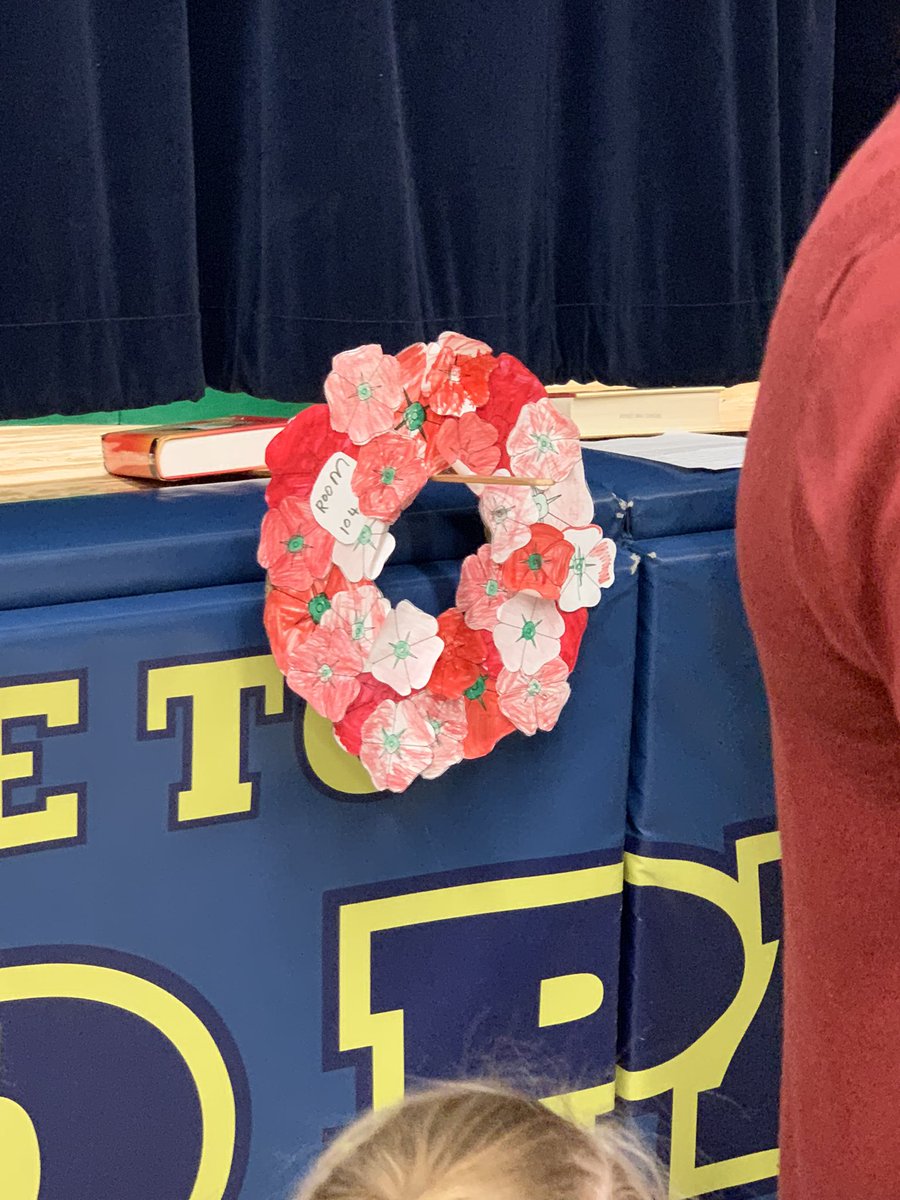 Yesterday, our class observed a moment of silence during our school Remembrance Day Service. Our class was very quiet &amp; respectful. Thank you for working together as a class to create a wreath that we were able to place at the front of the gym during the service. @OrchardParkPS