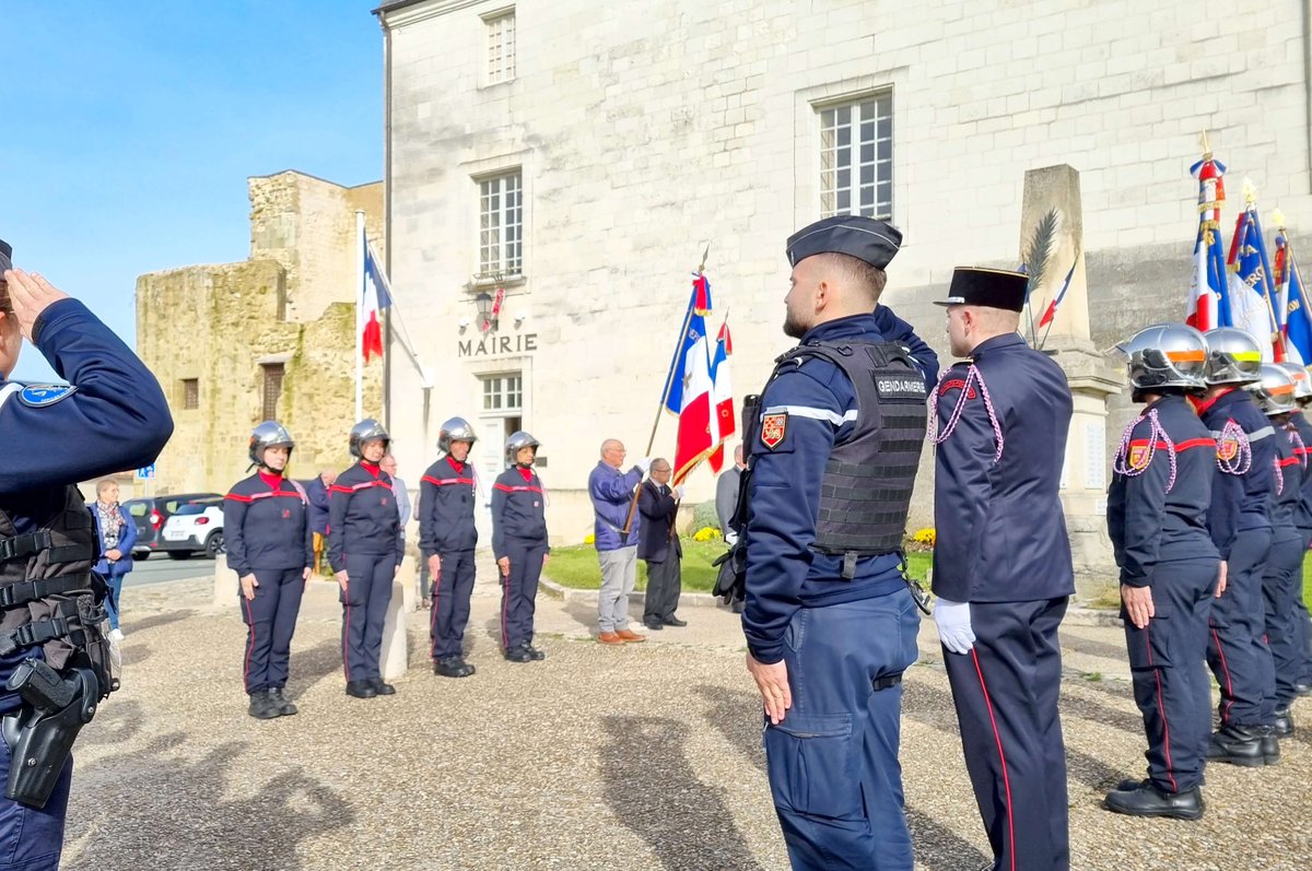 ADelumeau's tweet photo. Cérémonie du #11Novembre à @MontsSurGuesnes. Devoir de mémoire https://t.co/QQBjOV7l6L