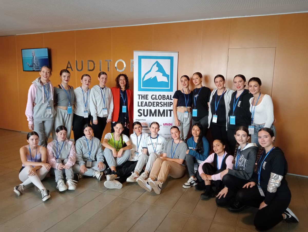 gls_terrassa's tweet photo. Un tastet de Bollywood a #GLSTerrassa23.
Gràcies a Espai Dansa Estudi per animar la Cimera Global de Lideratge amb la vostra energia i les vostres danses.
#GLS23 https://t.co/vnsfNcQx0L