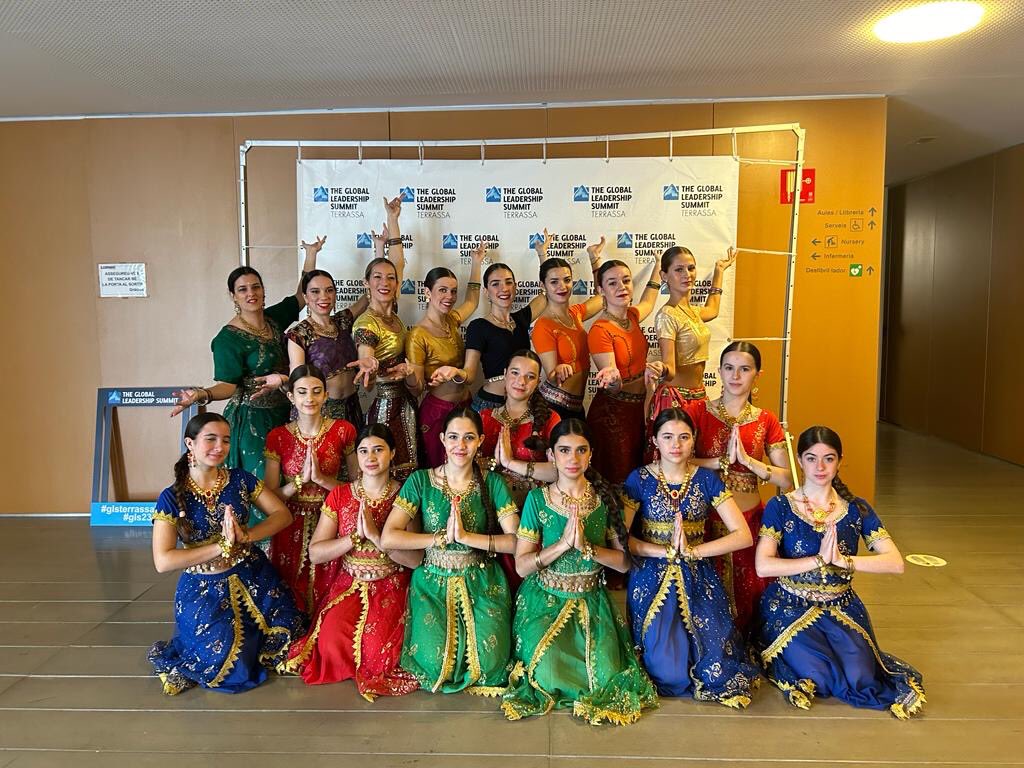 gls_terrassa's tweet photo. Un tastet de Bollywood a #GLSTerrassa23.
Gràcies a Espai Dansa Estudi per animar la Cimera Global de Lideratge amb la vostra energia i les vostres danses.
#GLS23 https://t.co/vnsfNcQx0L