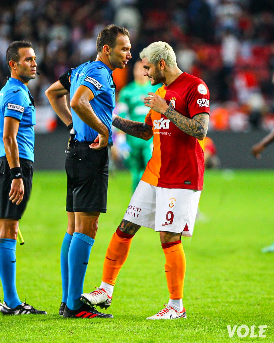Mauro Icardi son düdüğün ardından maçın son anlarında yaşanan pozisyonu maçın hakemi Bahattin Şimşek'e bu şekilde anlattı.