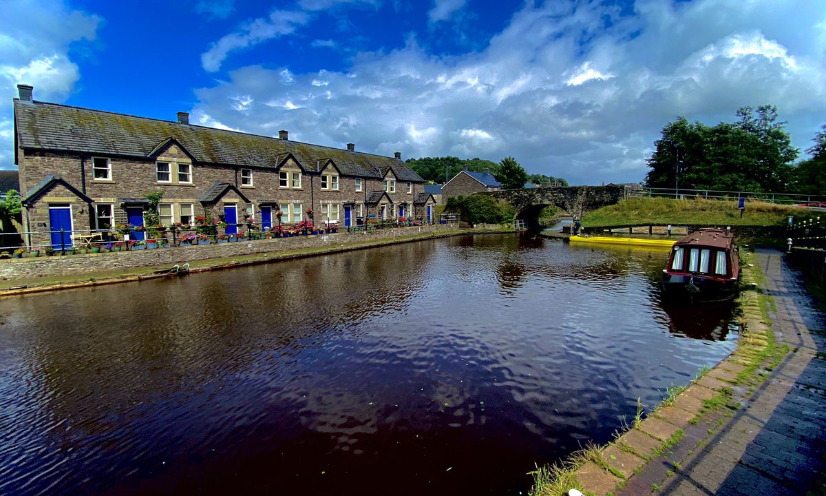 Neis bod nôl yn Aberhonddu <a href="/Brycheiniog/">Theatr Brycheiniog</a> ar gyfer ein noson agoriadol o ‘Shoulder to Shoulder’ heno #Lwcowt😜😃

Nice to be back in Brecon <a href="/Brycheiniog/">Theatr Brycheiniog</a> raring to go for our opening night of ‘Shoulder to Shoulder’ <a href="/SwanseaOpera/">Swansea City Opera</a> tonight #LookOut

Dai is ready💪🏼🏴󠁧󠁢󠁷󠁬󠁳󠁿😃