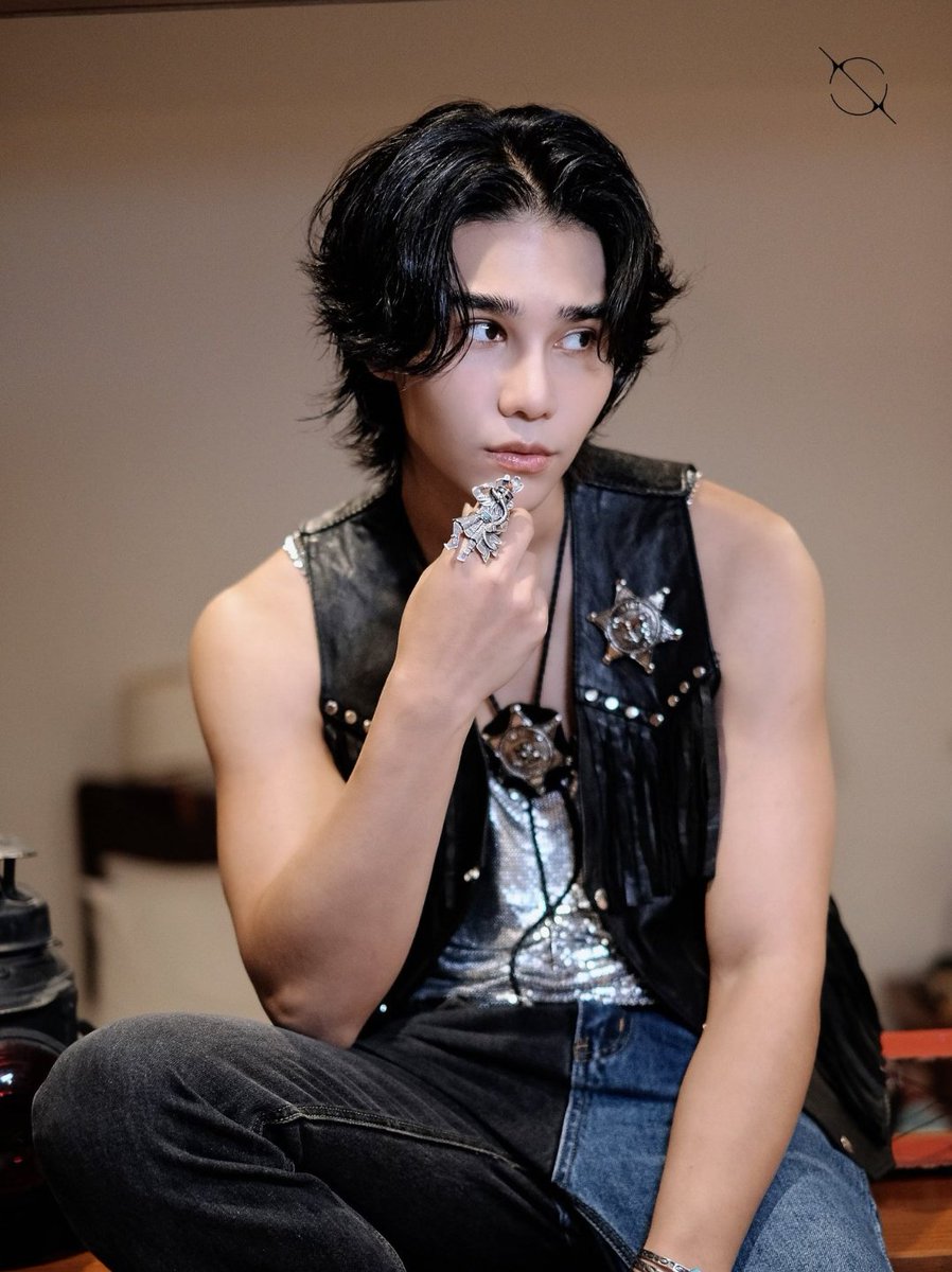 lov4mycode's tweet image. i have no words, there&apos;s just no way he&apos;s real